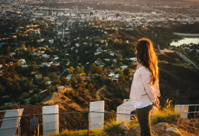 Gdzie jest napis Hollywood? Odkryj najlepsze miejsca na jego zobaczenie