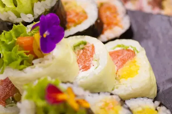 Gdzie zjeść w Dźwirzynie? Odkryj najlepsze restauracje i smaki