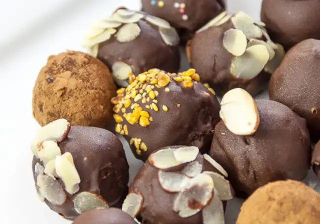 Prosty przepis na pyszne kule czekoladowe – zrób je szybko w domu!