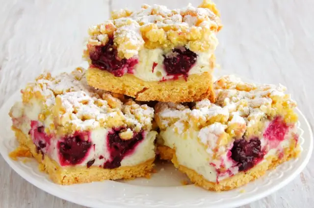 Pyszne przepisy na ciasto jeżynowe, które zachwycą każdego smakosza