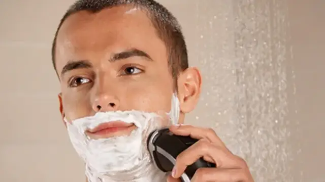 Jak się golić maszynką elektryczną, aby uniknąć podrażnień i uzyskać gładką skórę