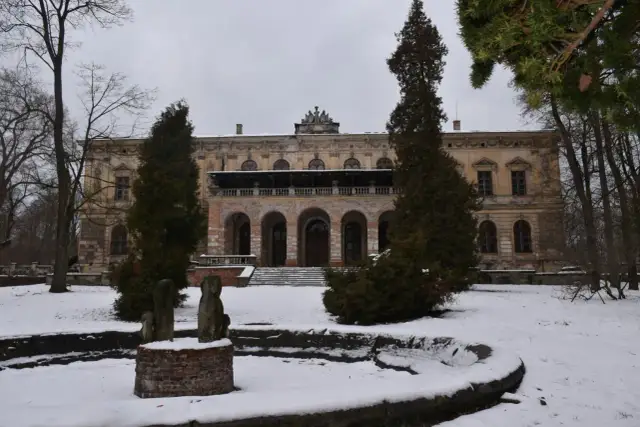 Pałac w Pilicy właściciel: sekrety Barbary Piaseckiej-Johnson