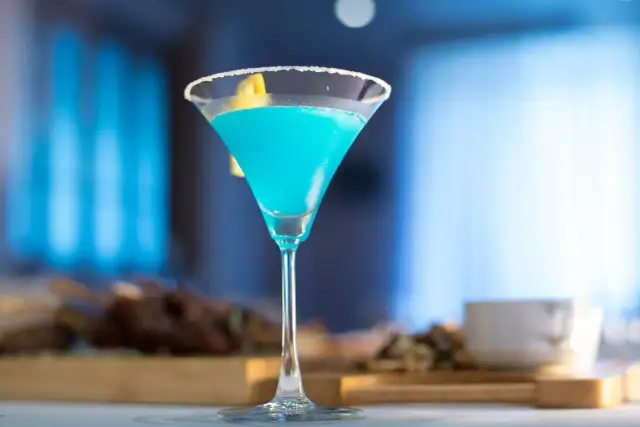 Drink z kamikaze – składniki, przepis i najlepsze wariacje do wypróbowania