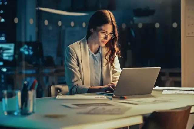 Czy na umowie zlecenie jest dodatek nocny? Poznaj swoje prawa