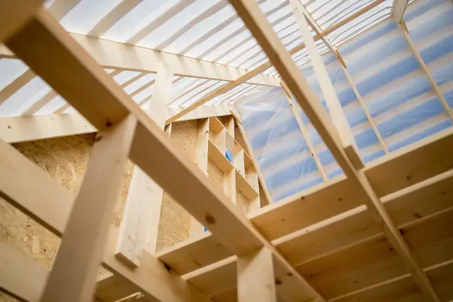 Jakie wkręty do krokwi wybrać, aby uniknąć błędów w budowie?