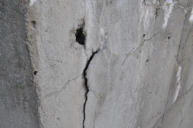 Czym zabezpieczyć beton, aby uniknąć zniszczeń i wilgoci?