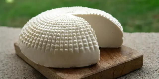 Góralski ser z mleka owczego: smaki, które musisz poznać