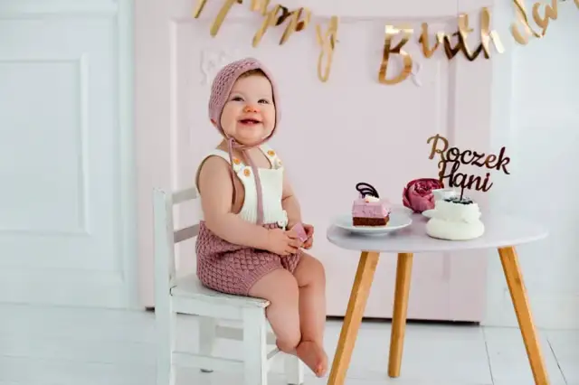 Zdjęcia na roczek chłopca: pomysły na wyjątkową sesję roczkową