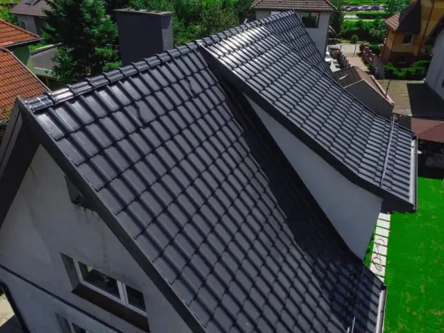 Jaką dachówkę wybrać na dach? Kluczowe czynniki, które musisz znać