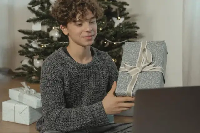 Najlepsze pomysły na prezenty dla 14-latka pod choinkę, które zachwycą