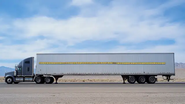 Standardowe długości tirów – Jakie są normy i przepisy dotyczące długości?