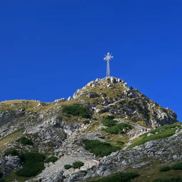 Kiedy postawiono krzyż na Giewoncie? Historia, która zaskakuje