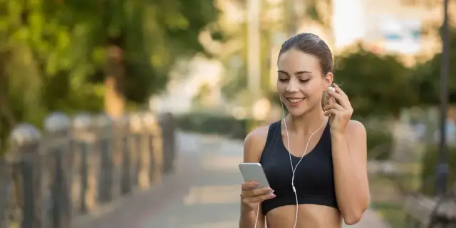 Jak bezpiecznie i wygodnie nosić telefon podczas biegania – praktyczne porady