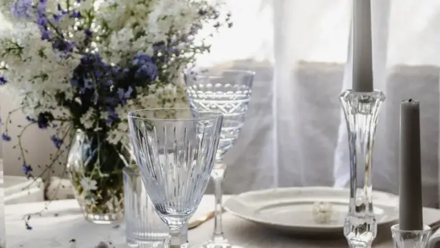 Jak udekorować stół na komunię w domu – eleganckie pomysły i porady