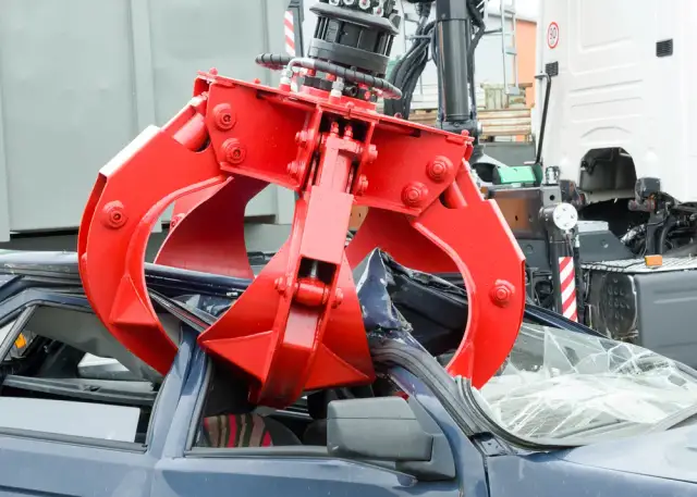 Recykling pojazdów samochodowych: Jak odzyskać cenne surowce?