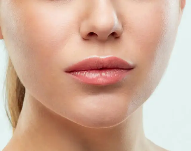 Czy kwas hialuronowy jest bezpieczny? Poznaj ryzyka i skutki uboczne