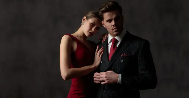 Jak dobrać krawat do czarnej sukienki: najlepsze połączenia kolorystyczne