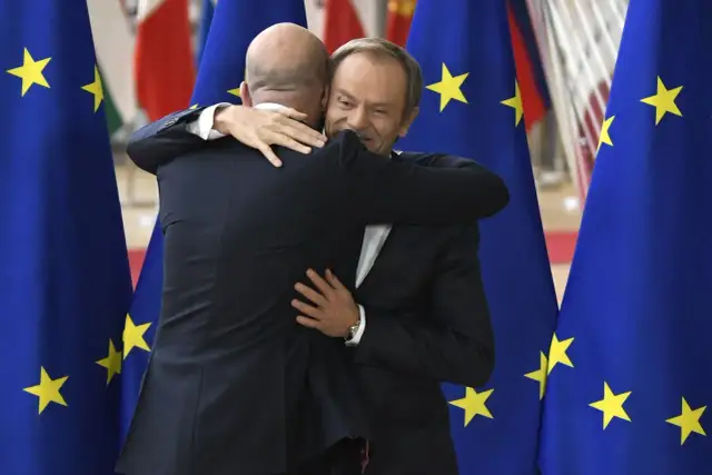 Jaką funkcję pełni Donald Tusk jako premier Polski i jego zadania?