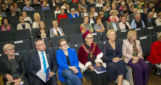 Uniwersytet 3 wieku Toruń – programy, które zmieniają życie seniorów