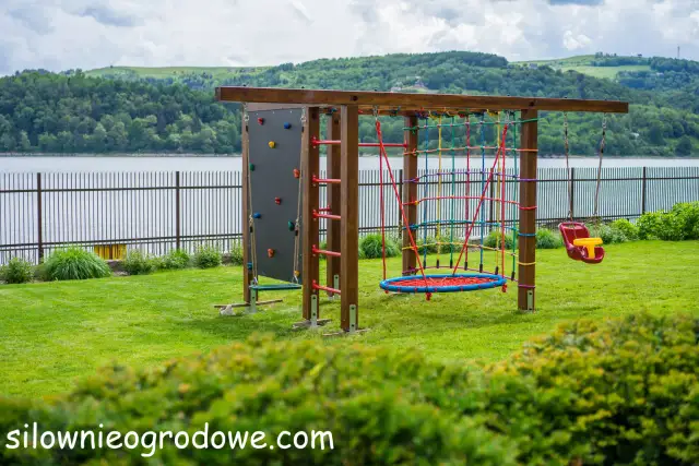 Plac zabaw małpi gaj - idealne miejsce do zabawy i rozwoju dzieci