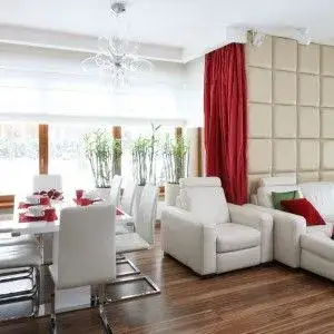 Jak ozdobić duże okna: 8 kreatywnych pomysłów na stylową aranżację