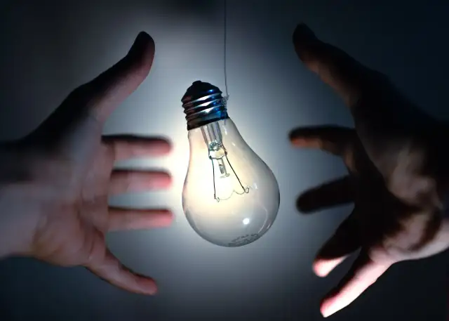 Jak powstaje prąd w elektrowni? Odkryj tajniki produkcji energii