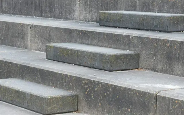 Jak tanio wykończyć schody betonowe zewnętrzne i zaoszczędzić na kosztach