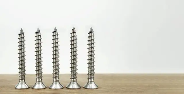 Dobór wkrętów do boazerii - poznaj wymiary i rodzaje dla każdego drewna