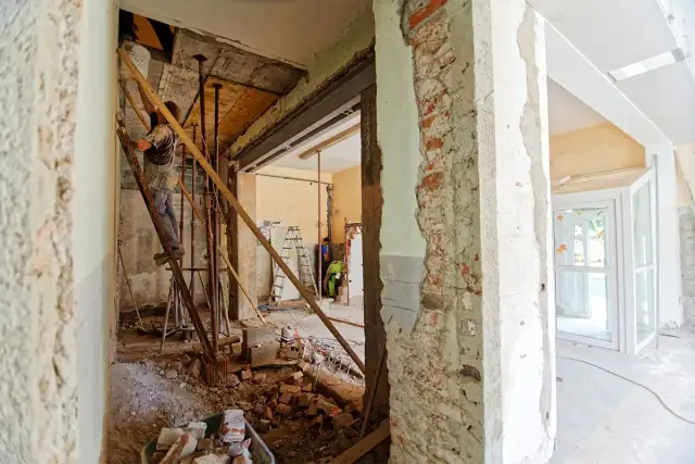 Jak montować okna plastikowe - unikaj najczęstszych błędów i oszczędzaj