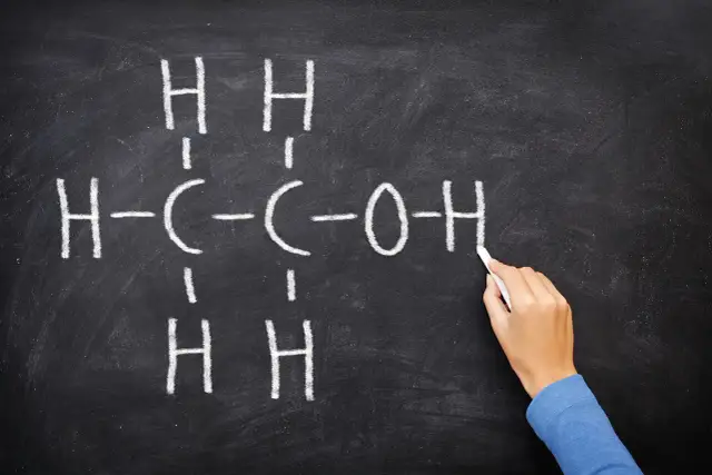 Co to jest alkohol w chemii? Zrozumienie definicji i struktury