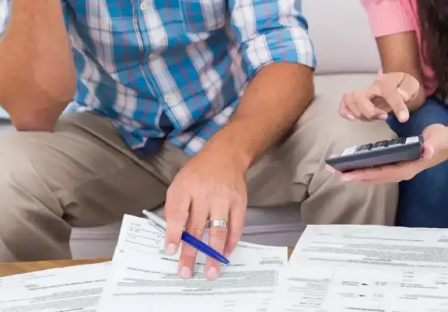 Na ile rat sąd może rozłożyć zadłużenie? Poznaj kluczowe informacje