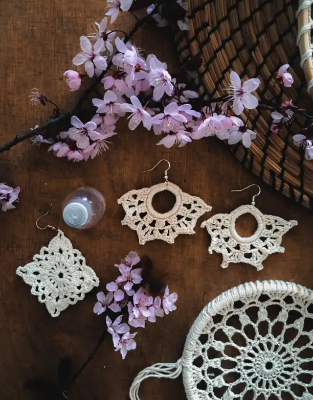 Jak zrobić kolczyki z kordonka: 8 prostych kroków + inspiracje