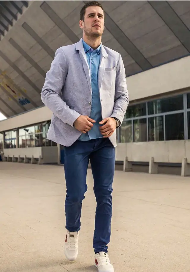 Stylowe casual na imprezę: Modne męskie stylizacje, które zachwyca każdego