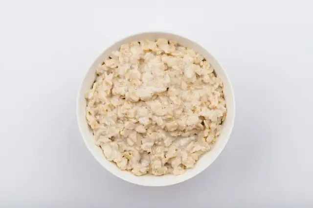 Ile kcal ma owsianka na wodzie? Poznaj wartość odżywczą