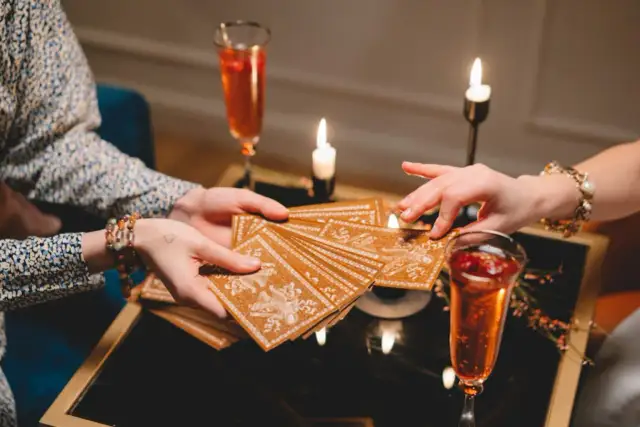 Jak stawiać tarot: odkryj tajemnice kart i ich znaczenie