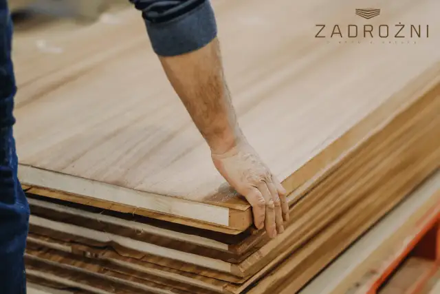 Fornir naturalny w produkcji mebli na wymiar - klucz do unikatowych wnętrz