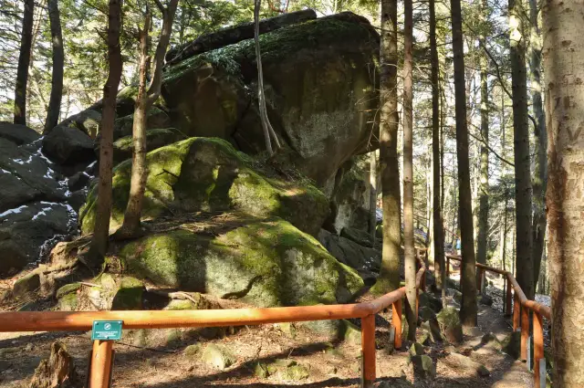 Atrakcje w Foluszu: Odkryj piękno Beskidu Niskiego i więcej