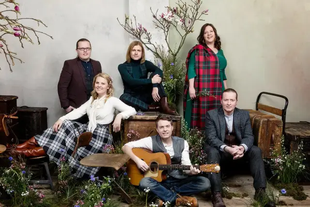 Jak długo trwa koncert Kelly Family? Poznaj szczegóły i atmosferę występu!