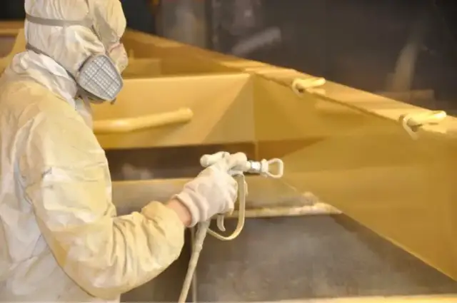 Czym malować konstrukcje stalowe, aby uniknąć korozji i problemów?