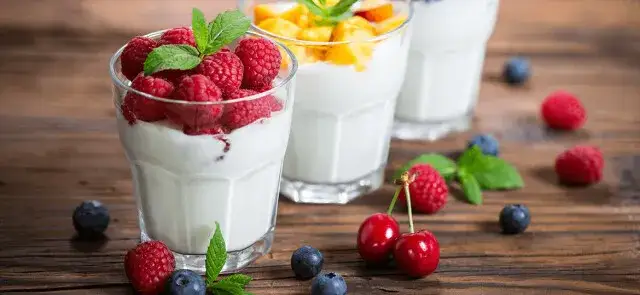 Czy jogurty owocowe tuczą? Sprawdź, co może zaszkodzić twojej wadze