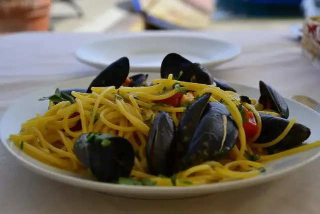 Co zjeść w Neapolu: Nie przegap tych tradycyjnych potraw!