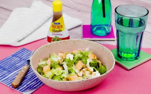 Recetas de ensalada de salmón fácil que puedes preparar en minutos