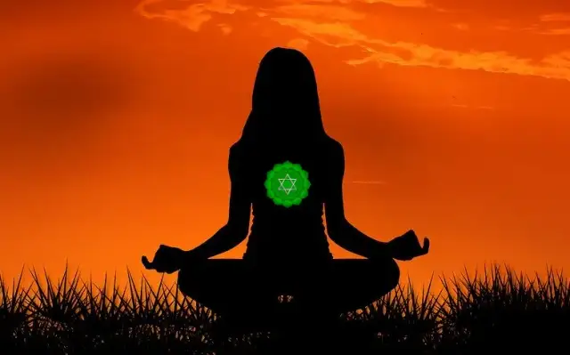 Zablokowana czakra serca objawy: jak rozpoznać i odblokować emocjonalne blokady