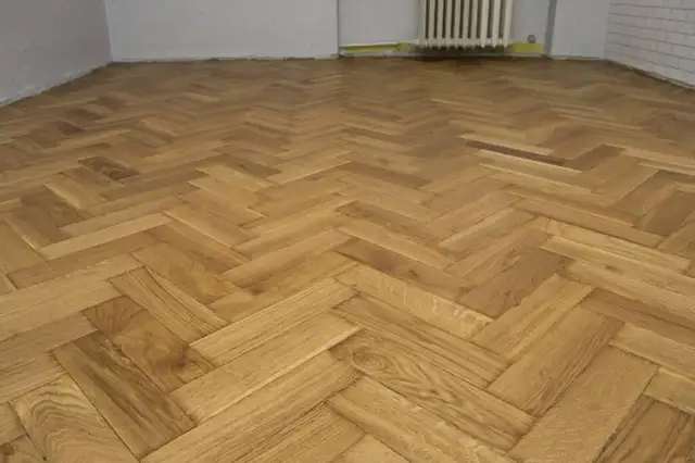 Parkiet olejowany czy lakierowany – co wybrać dla idealnej podłogi?