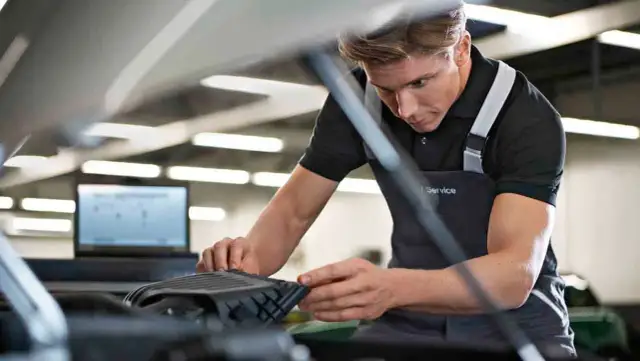 Czy warto zostać technikiem pojazdów samochodowych? Odkryj prawdę o zawodzie