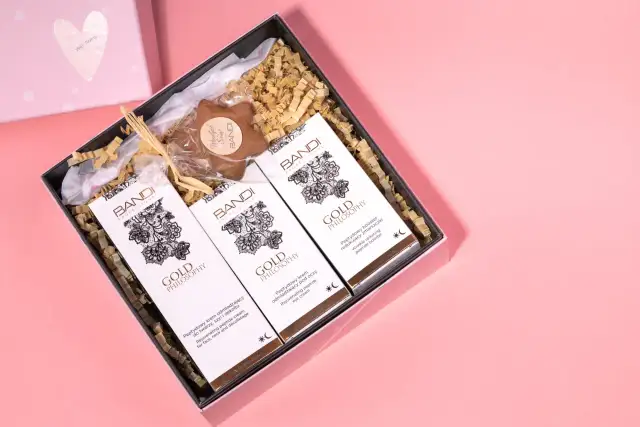 Skąd się wziął zwyczaj dawania prezentów? Odkryj jego tajemnice