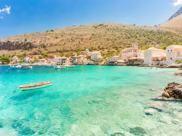 Gdzie leży półwysep Peloponez? Odkryj jego fascynującą lokalizację