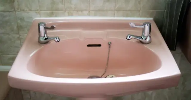 Dlaczego w Anglii są dwa krany? Odkryj zaskakujące powody tej tradycji