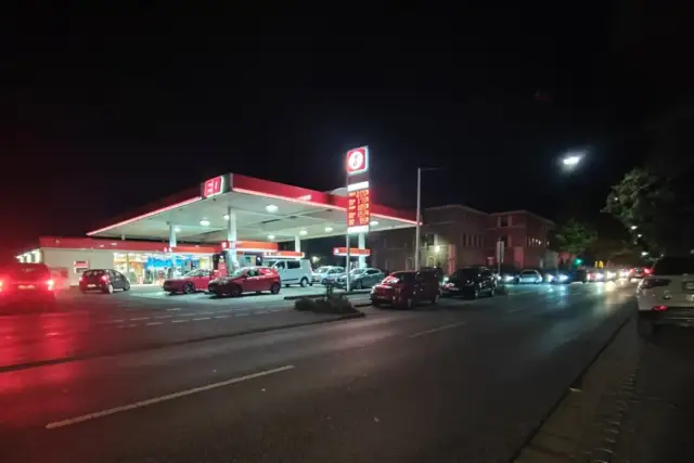 Ile kosztuje litr benzyny w Niemczech? Sprawdź najnowsze ceny i oszczędności