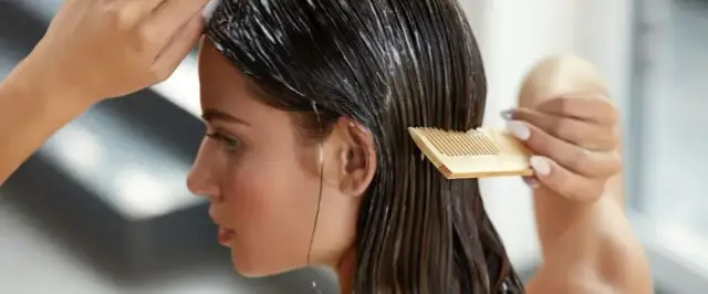 Co to są emolienty do włosów i jak mogą uratować twoje kosmyki